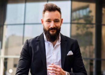 ועוד בענייני נדל”ן: והפעם דווקא למתווכים! – ״המתווך״ ספרו של רון לנדסמן שטוען לכתר אחד מחמשת סוכני הנדל”ן המובילים בארץ!