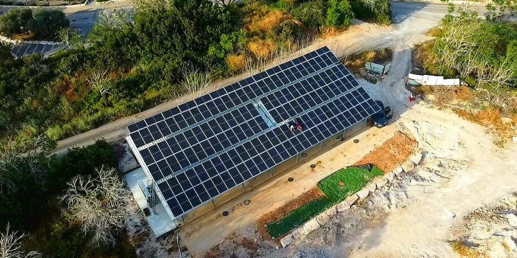 אנרגיה ירוקה: איך עושים כסף בעידן הסולארי? – מערכות ביתיות ומסחריות וכל מה שחשוב לוודא לפני.