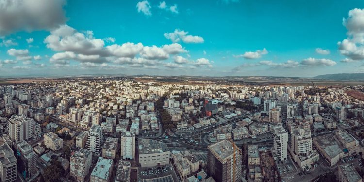 העיר קריית אתא: תוכניות הבנייה הנרחבות שכל משקיע נדל"ן ישראלי חייב להכיר! – עיר שהולכת וגדלה עם תוכנית שבאמת מתאימה לצרכי התושבים.