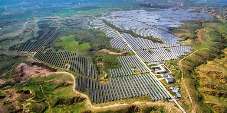 משקיעי נדל"ן: הזדמנות זהב להגדיל את התשואות שלכם! – תקנות חדשות יחייבו התקנת פאנלים סולאריים על כל בנייני המגורים והמסחר החדשים.