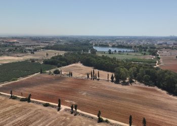 הזדמנות נדל"ן: קרקע בצמוד למתחם יוקרתי! – להשקעה חכמה עם פוטנציאל רווח עצום.