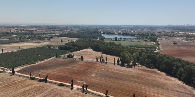 הזדמנות נדל"ן: קרקע בצמוד למתחם יוקרתי! – להשקעה חכמה עם פוטנציאל רווח עצום.