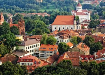 מזרח אירופה: גונבת לכולם את ההצגה! – איפה באמת משתלם להשקיע בנדל"ן בשנת 2025?