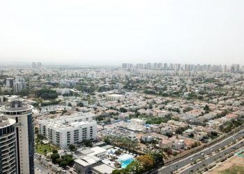 פתח תקווה: עיר שנראית ״סגורה״! – אבל מסתירה הזדמנויות השבחה למי שיודע לחפש.